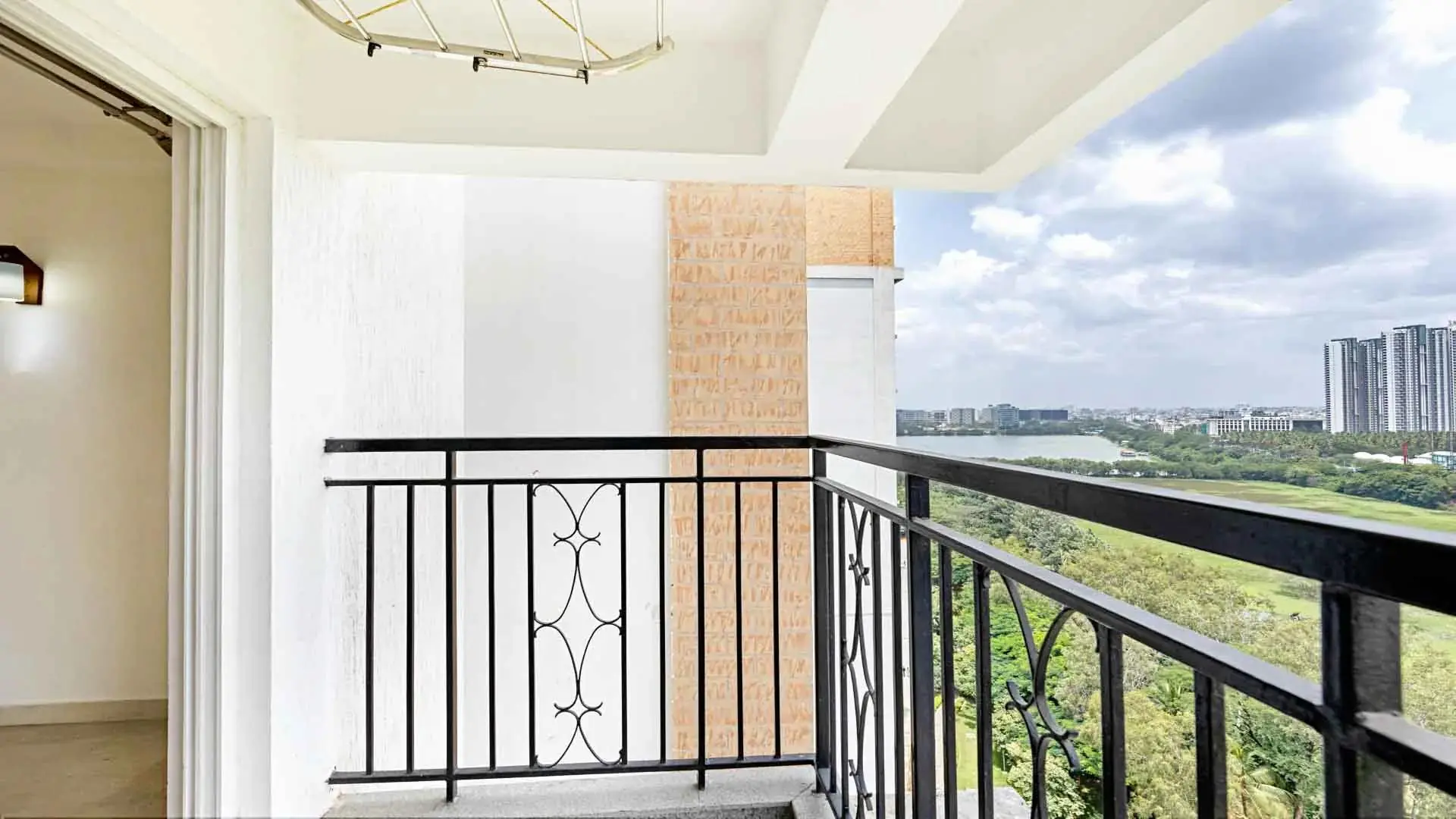 Balcony 03.jpg